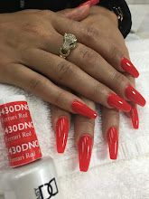 Ongles longs rouge éclatant